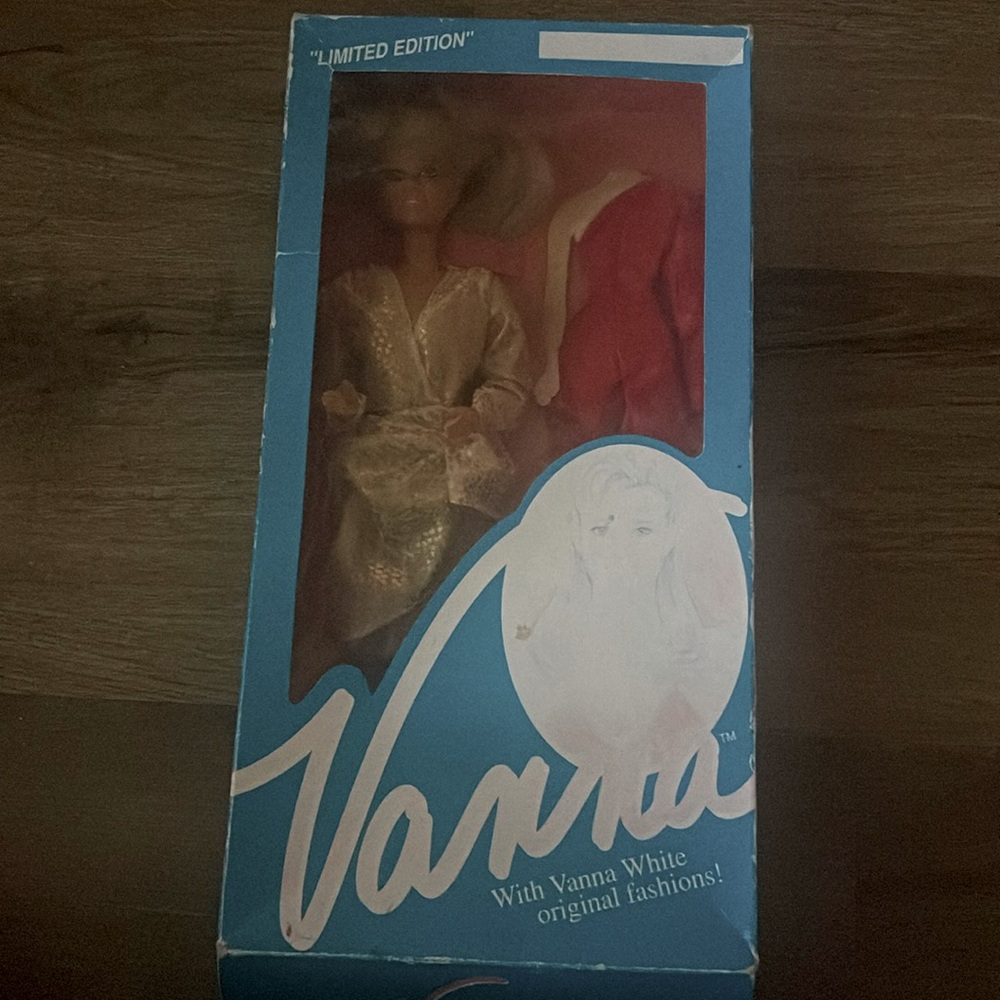 Hsc vanna white doll with accessories